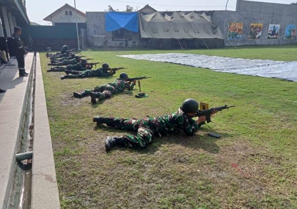 Asah Keterampilan Prajurit, Kodim Surabaya Utara Gelar Latihan Menembak