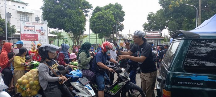 Kowarteg Ganjar Pranowo Jatim Bagi Bagi Sembako