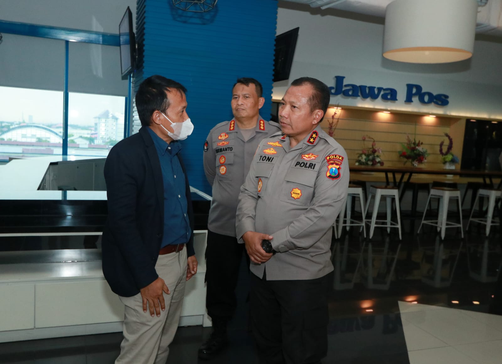 Silaturahmi ke Kantor Jawa Pos, Kapolda Jatim Ungkap Pentingnya Kolaborasi Polri Bersama Media