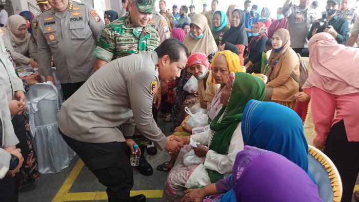 Jumat Curhat, Kapolda Jatim Berikan Bakti Kesehatan Bhayangkara untuk Negeri