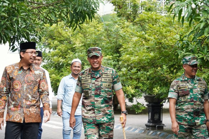 Komandan Korem 084/Bhaskara Jaya Mendampingi Kunjungan Pangdam V/Brw di Wilayah Sidoarjo