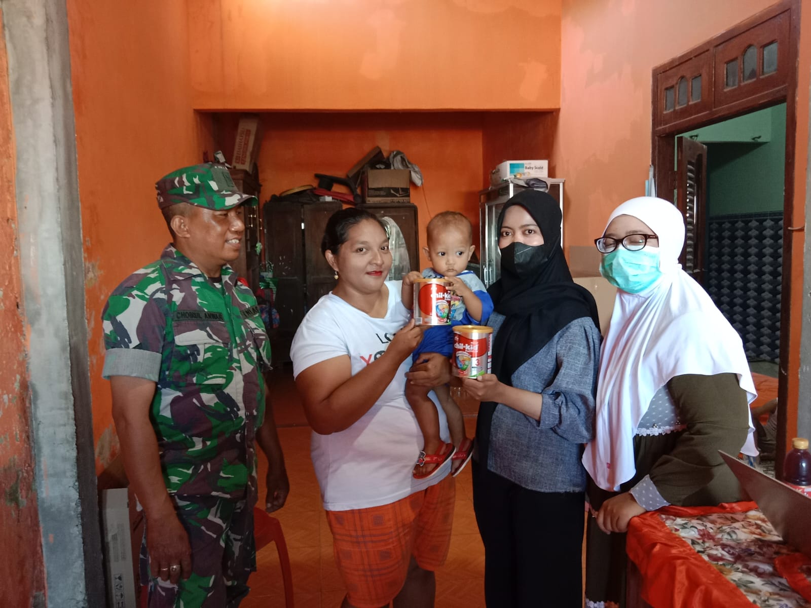 Pendampingan Babinsa dalam Kegiatan Posyandu Deteksi Dini Faktor PTM dan cegah Stunting di Wilayah.