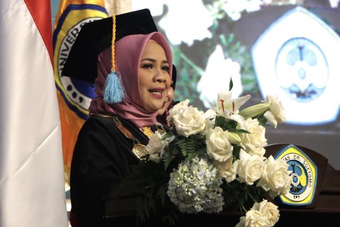 Lulus Dengan IPK 3,97, Fitria Diska Raih Gelar Wisudawan Terbaik Unitomo 