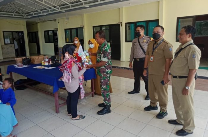 Babinsa Berikan Pendampingan Demo Menu Gizi Untuk Asupan Bagi Balita Stunting
