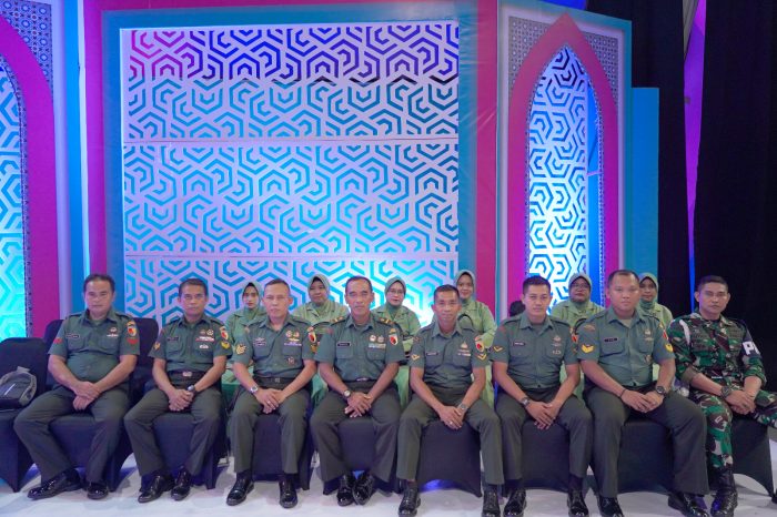 Prajurit TNI dan Persit Kartika Chandra Kirana Koorcab Korem 084 Hadiri Pengajian Padange Ati di Stasiun Jtv Surabaya