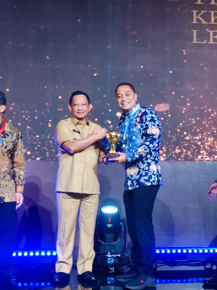 Pemkot Surabaya Raih Penghargaan UHC Award