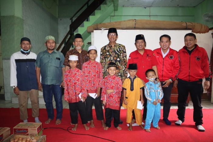 Indahnya Ramadan, Kader PDIP Surabaya Buka Puasa Bersama Anak-Anak Yatim Piatu