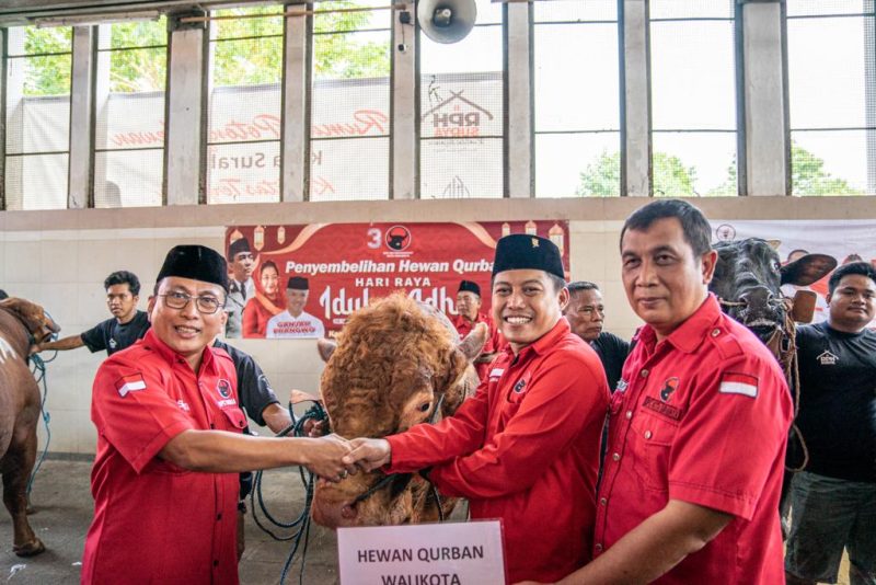 Rayakan Idul Adha, PDIP Surabaya Potong 14 Sapi dan Distribusikan ke Warga Tidak Mampu dan Membutuhkan