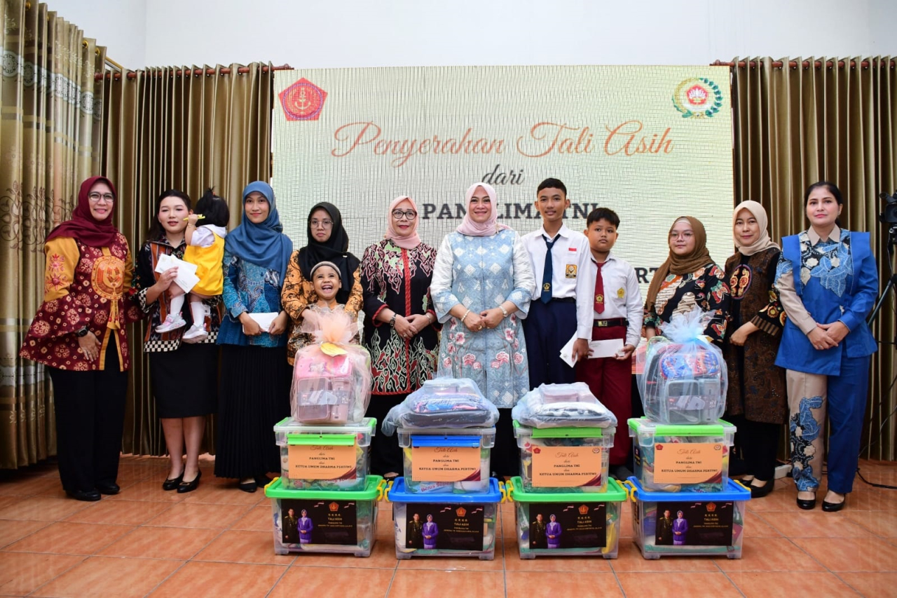 Ahli Waris Awak Pesud Bonanza T-2503 Terima Santunan dari Ketum IKKT PWA