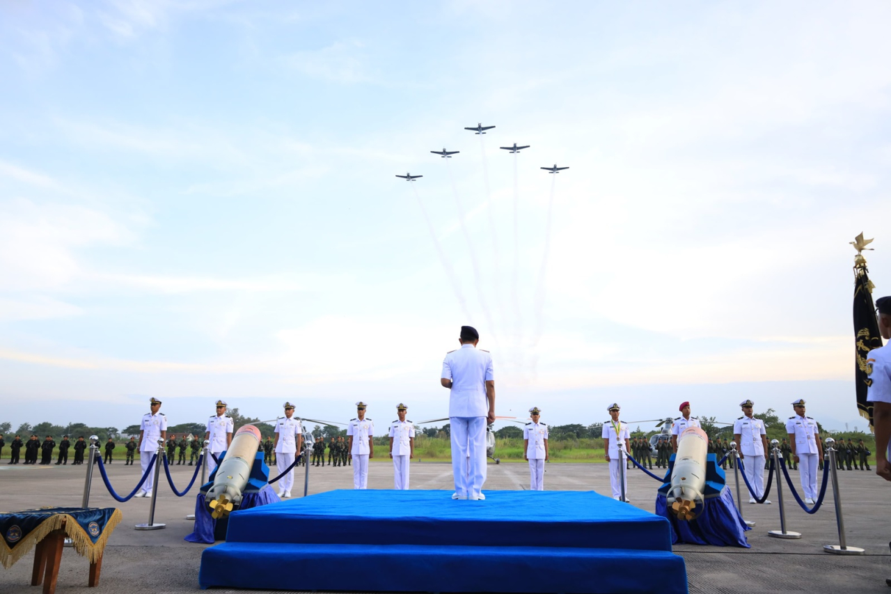 Flypass Bonanza dan Heli Bell 505 Warnai Tupdik dan Wing Day 11 Perwira Penerbang TNl AL