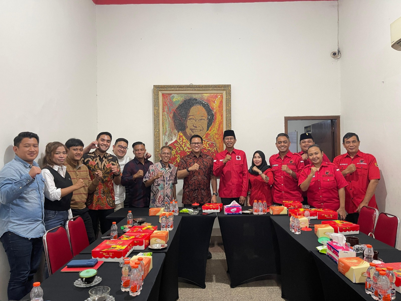 Bertemu DPC PDIP Surabaya, Ketua Kadin Bahas Pengembangan Potensi Ekonomi Perkotaan