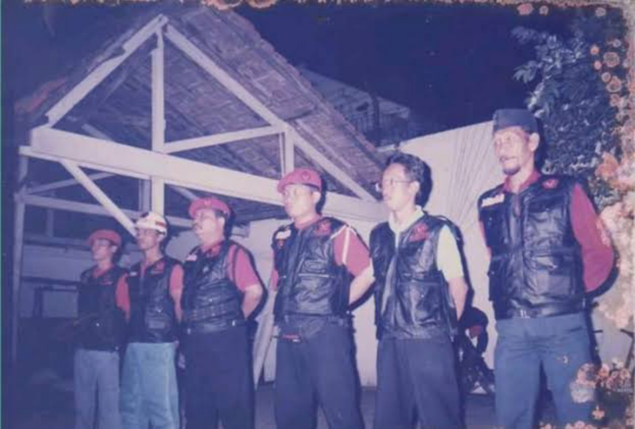 28 Juli 1996, Kantor PDI Pandegiling Diambil Alih Aparat TNI AD