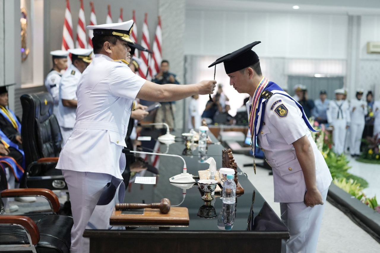 Danpuspenerbal Hadiri Tupdik dan Wisuda 122 Sarjana STTAL