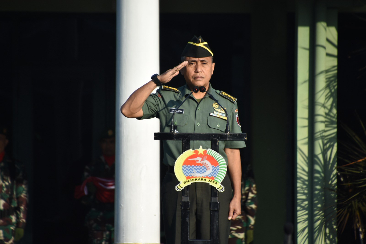 Kasi Pers Kasrem 084/Bhaskara Jaya Pimpin Upacara Bendera di Lapangan Makorem 084/BJ