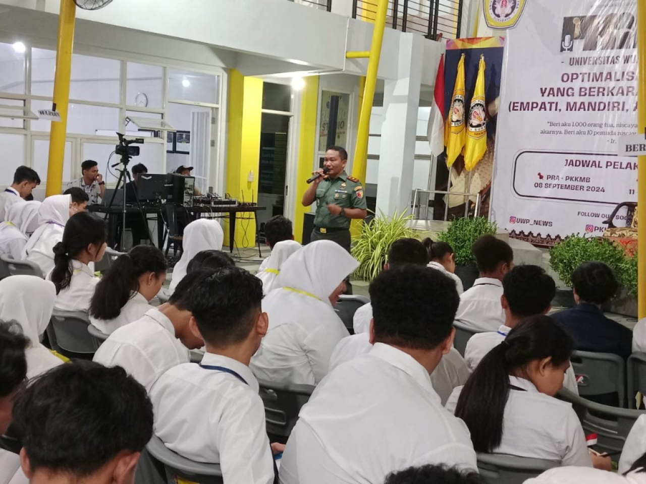 Danramil Benowo Berikan Wawasan Kebangsaan Mahasiswa Universitas Wijaya Putra