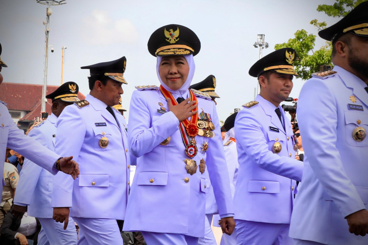 Pasangan Khofifah Indar Parawansa dan Emil Elestianto Dardak secara resmi dilantik oleh Preiden RI Prabowo Subianto sebagai Gubernur dan Wakil Gubernur Jawa Timur (Jatim) periode 2025-2030 di halaman Istana Kepresiden, Jakarta (Foto : Istimewa)