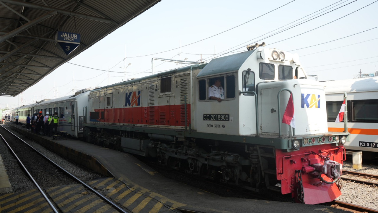 Diprediksi Pengguna Naik 5%, KAI Commuter Operasikan 51 Perjalanan Commuter Line di Wilayah 8 Surabaya