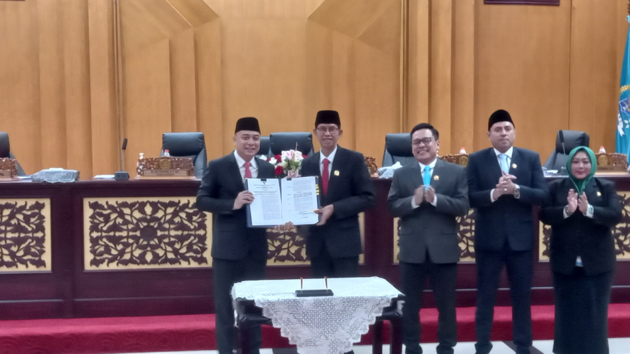 agenda penyampaian laporan panitia khusus (pansus) terkait Laporan Keterangan Pertanggungjawaban (LKPJ) Wali Kota Surabaya akhir tahun anggaran 2024