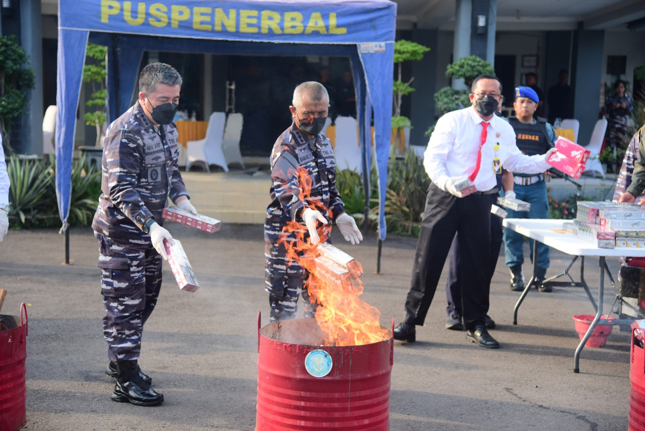 Komandan Puspenerbal Hadiri Pemusnahan Barang Bukti Narkotika Seberat 2,061 Ton