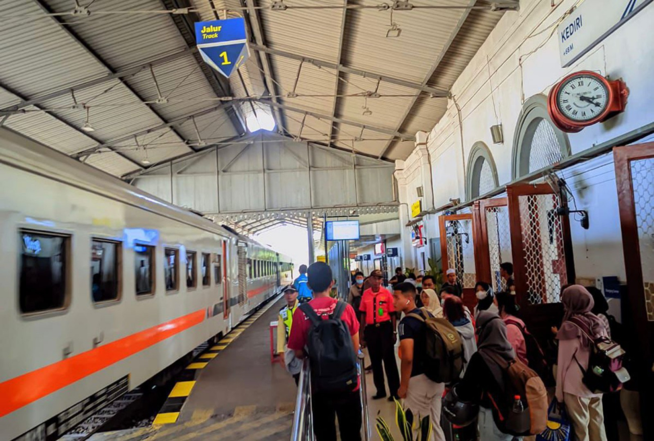 Commuter Line Surabaya Catat Kinerja Positif, Pengguna Tembus 7,8 Juta di Semester I 2025