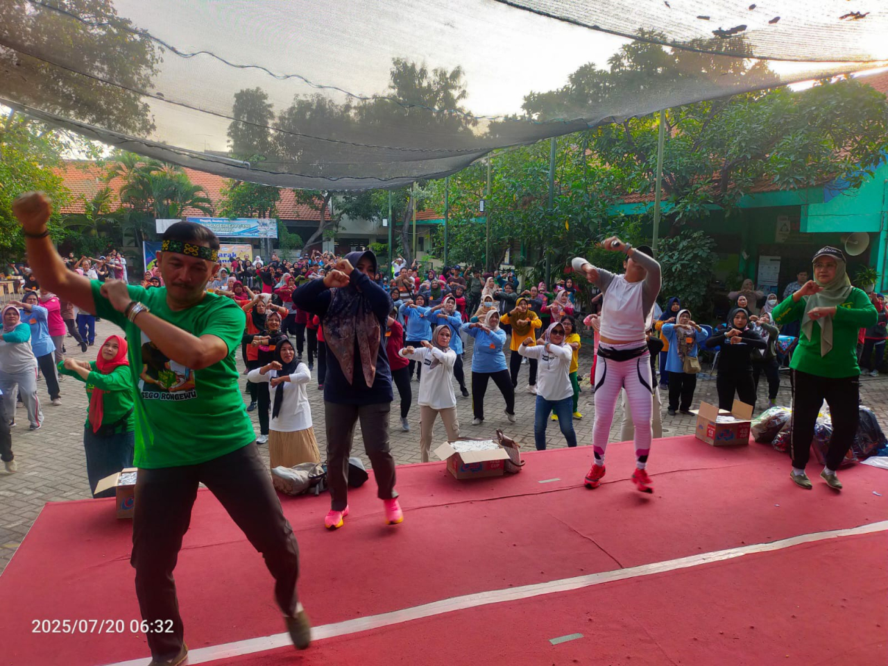 Meriahkan Hari Anak Nasional, Ikasdasa Gelar Baksos Sego Rongewu di Ngagel Rejo