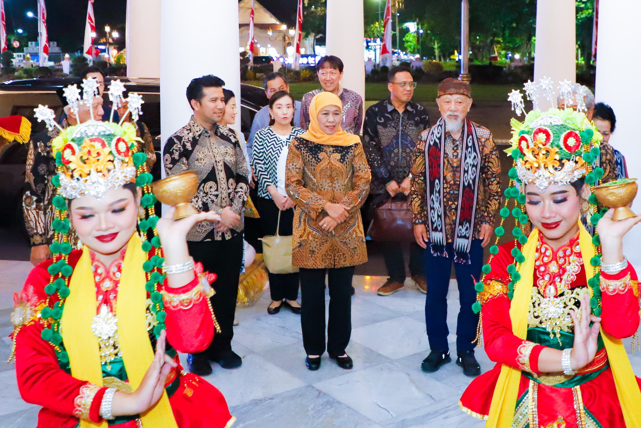 Gubernur Khofifah Menerima Kunjungan Pimpinan The Nippon Foundation Mr. Sasakawa di Grahadi Surabaya