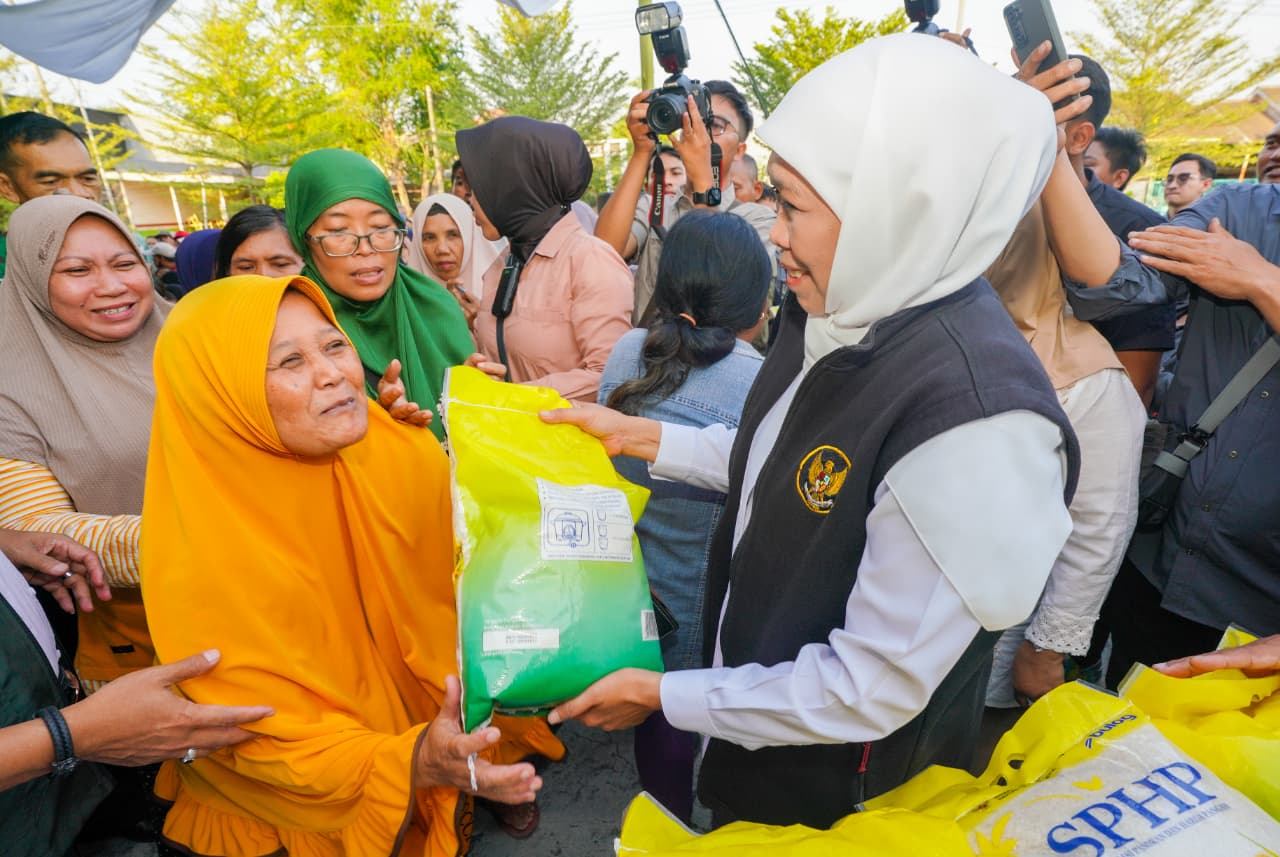 Gubernur Khofifah Tegaskan Komitmen Jaga Stabilitas Harga Bahan Pokok dan Daya Beli Masyarakat