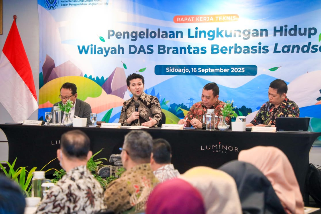 Wakil Gubernur Jawa Timur Emil Elestianto Dardak saat membuka Rapat Kerja Teknis di Hotel Luminor Sidoarjo. (Foto : Humas Pemprov)