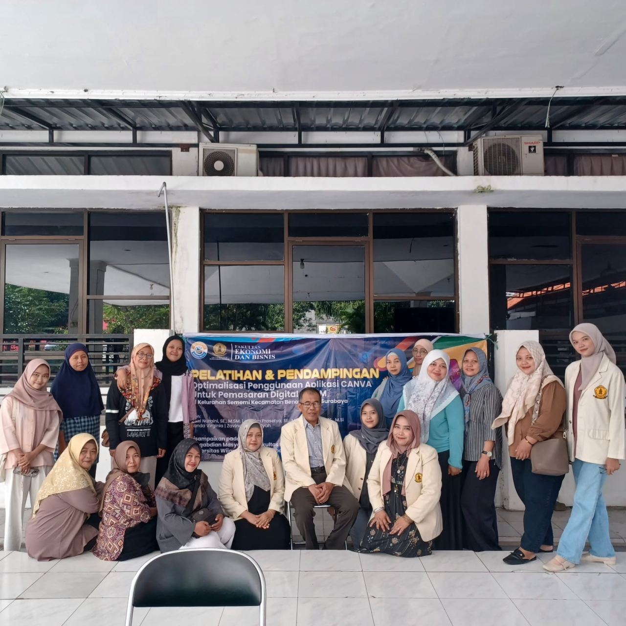Dosen UWKS Latih UMKM Sememi Optimalkan Pemasaran Digital Melalui Canva