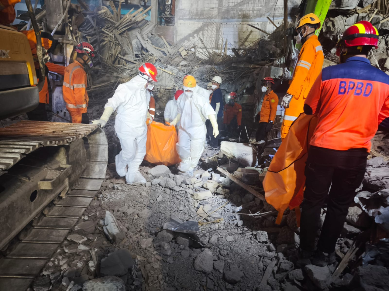 Dua Hari Terakhir : Tim SAR Temukan 23 Korban Ponpes Al Khoziny, Total Korban Tewas 37 Orang