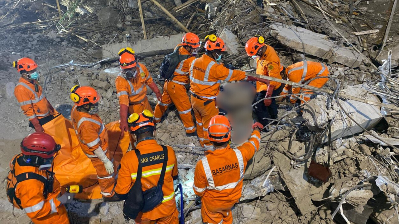 Diperkirakan 13 Korban Masih Tertimbun, BNPB Targetkan Pencarian Korban Al Khoziny Rampung Hari Ini