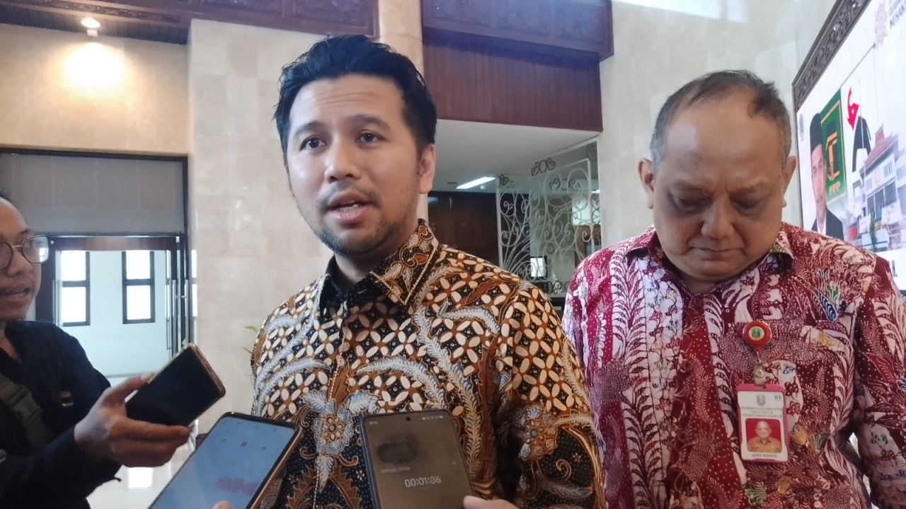 Wakil Gubernur Jawa Timur Emil Elestianto Dardak saat ditemui awak media usai sidang paripurna di Gedung DPRD Jatim.