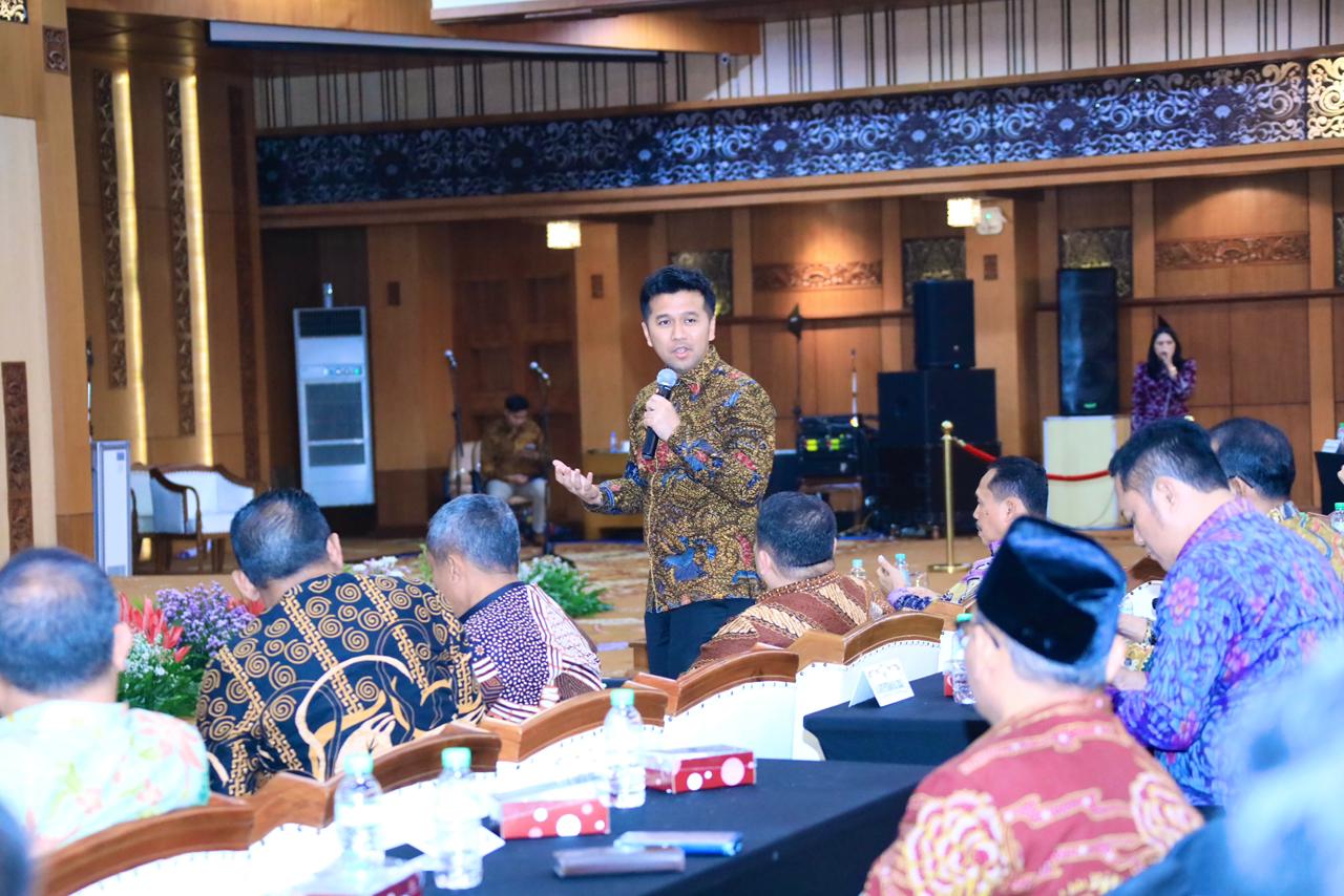 Wakil Gubernur Jawa Timur Emil Elestianto Dardak membuka rapat koordinasi di di Ruang Hayam Wuruk, Kantor Setda Provinsi Jawa Timur, Surabaya. (Foto: Adpim for kabarhit)
