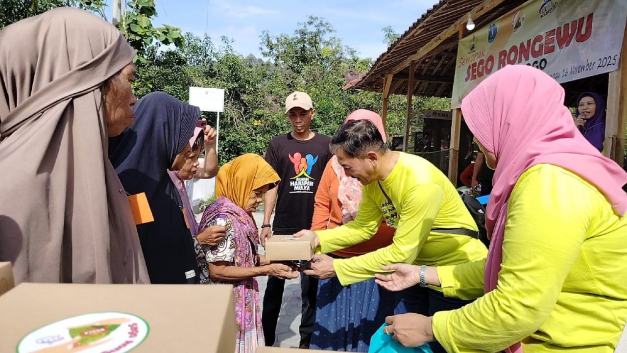 HUT Sego Rongewu ke 9 Tahun Sambangi Desa Karang Patihan, Gerakkan Warga Ponorogo Gemar Bersedekah