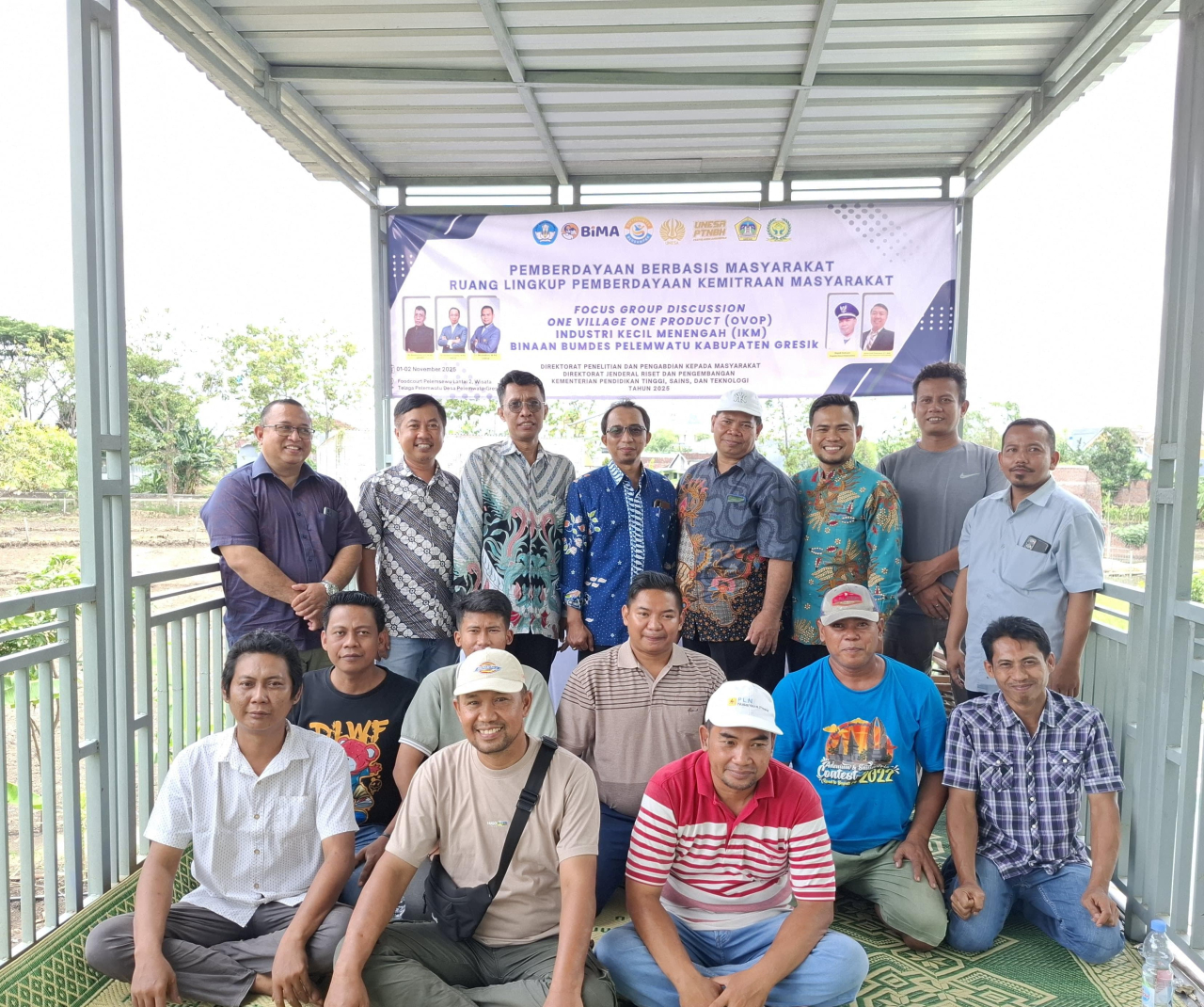 Desa Pelemwatu Jadi Lokasi PKM, Dr. Heryanto: IKM Perlu Pendampingan Digital Pemasaran dan Pengelolaan Keuangan