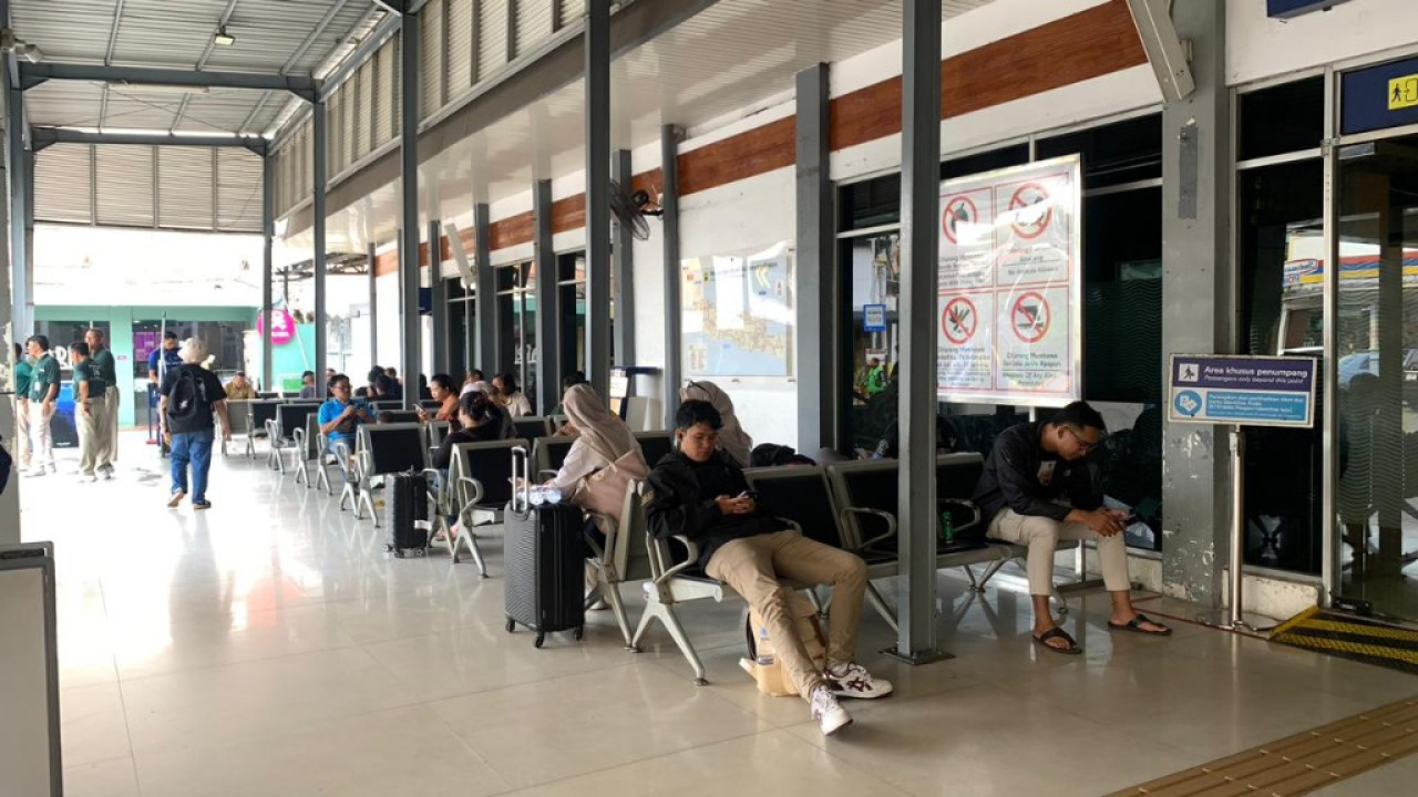 Perjalanan Terganggu di Wilayah 8, KAI Commuter Sampaikan Permohonan Maaf