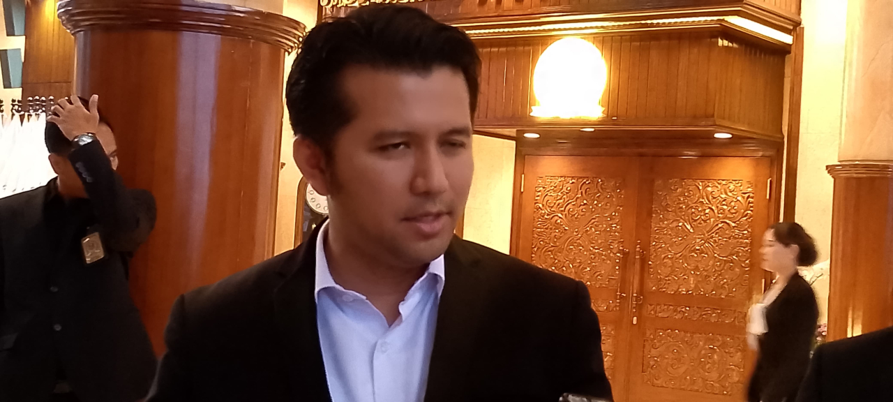 Wagub Emil Dardak saat ditemui awak media di Gedung DPRD Jatim. (foto: Istimewa)