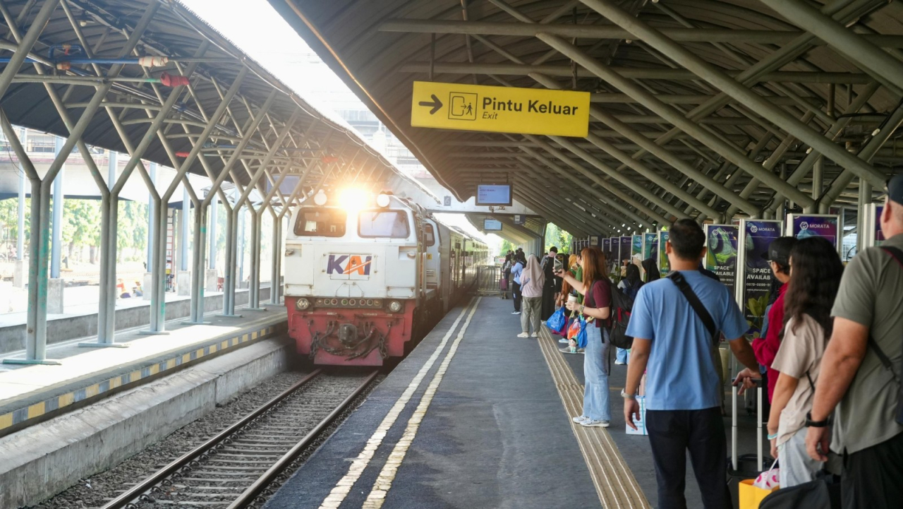 KAI Daop 8 Surabaya Resmi Buka Penjualan Tiket Kereta Api untuk Periode Nataru 2025-2026