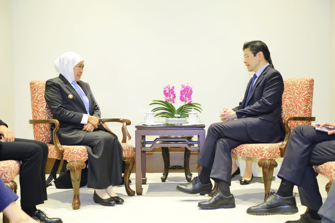 Rising Fellowship, Khofifah Sampaikan Program Karbon dan Investasi Saat Bertemu PM Singapura HE. Lawrence Wong