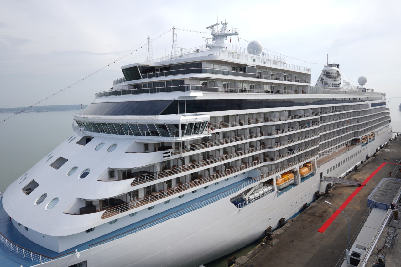 MV Seven Seas Explorer Kembali Sandar di Tanjung Perak, Surabaya Sambut 1.246 Wisatawan dan Kru