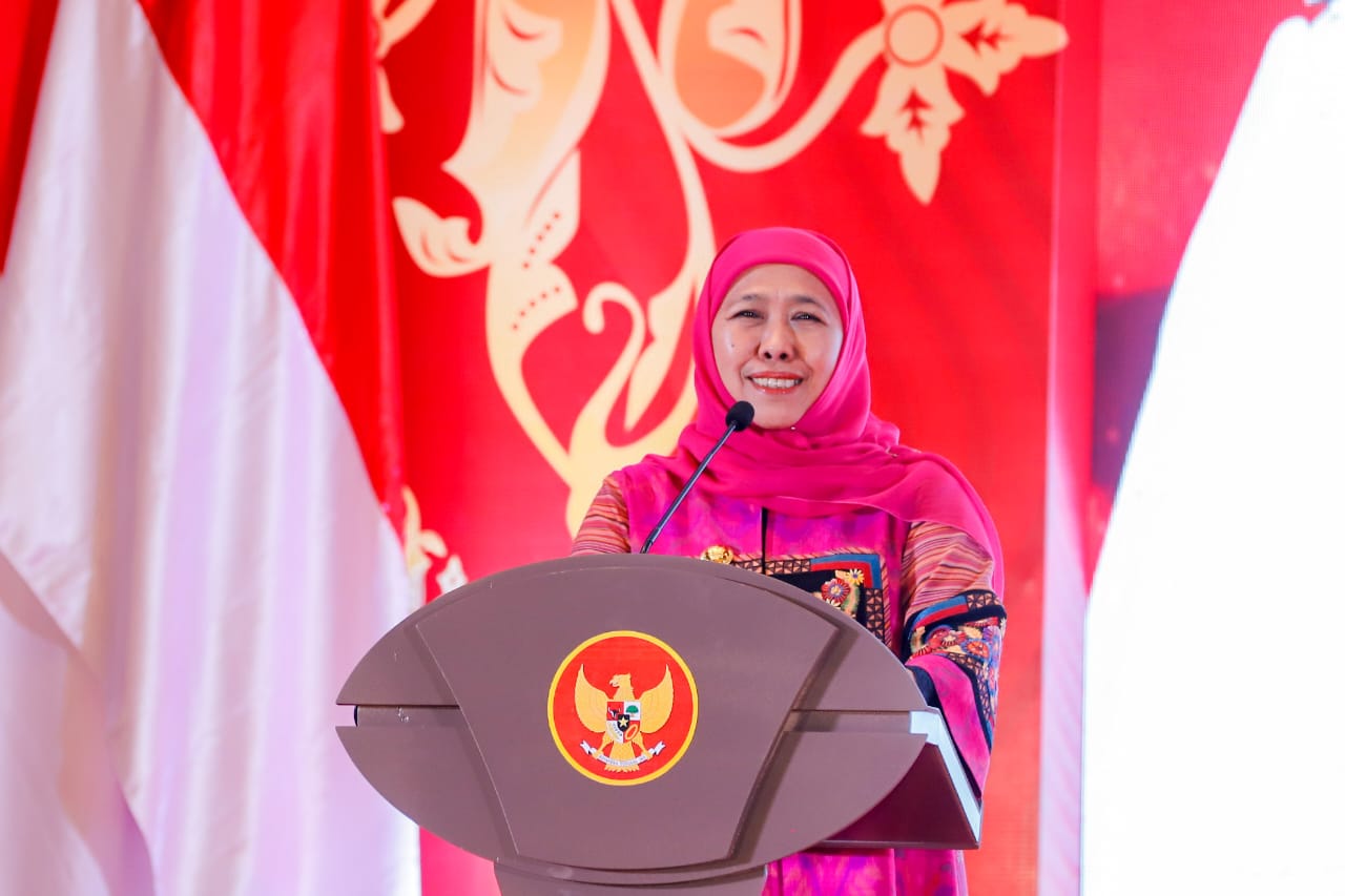 Raih Penghargaan Pembina Produktivitas, Khofifah: Jatim Konsisten Ciptakan Iklim Usaha Kondusif, Aman dan Produktif