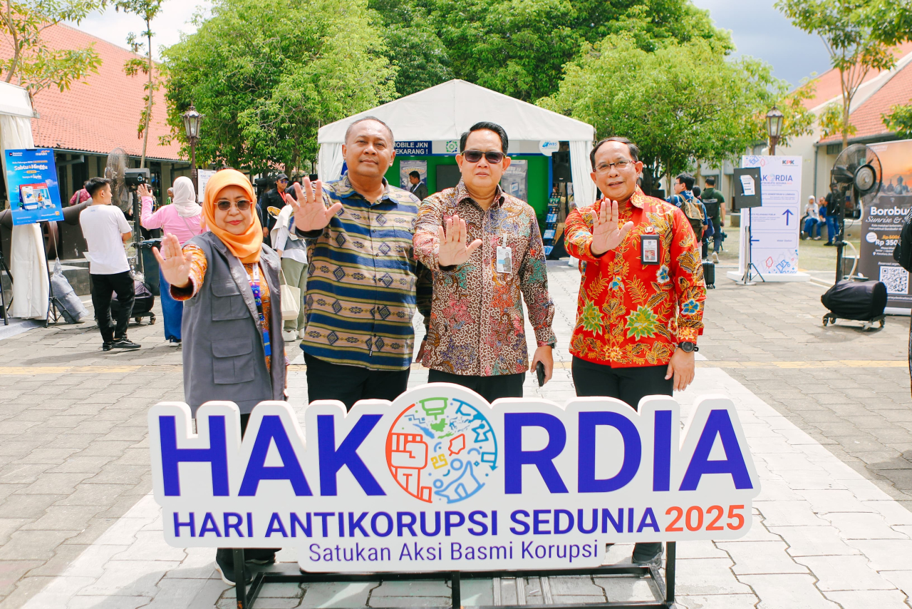 Sekretaris Daerah Provinsi Jawa Timur Adhy Karyono melakukan penandatanganan kerjasama (PKS) Piloting Program E-learning Integritas bagi Aparatur Sipil Negara (ASN) Indonesia di Museum Benteng Vredeburg Yogyakarta. (Foto: Adpim for kabarhit)