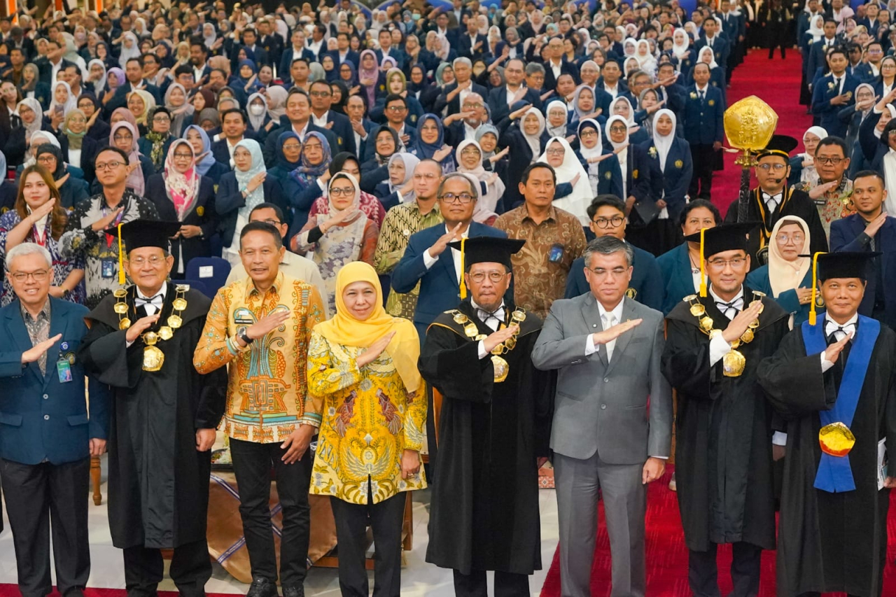 Gubernur Jawa Timur Khofifah Indar Parawansa menghadiri Sidang Pleno Terbuka Majelis Wali Amanat Universitas Brawijaya (UB) dalam rangka Dies Natalis ke-63 di Gedung Samantha Krida, Kota Malang. (Foto: Adpim For Kabarhit)