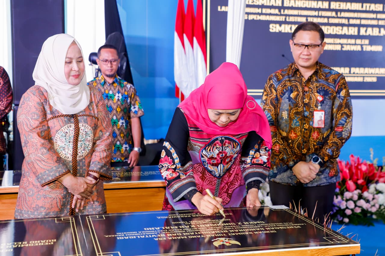 Gubernur Khofifah Resmikan Revitalisasi 38 SMA/SMK dan SLB di Malang Raya