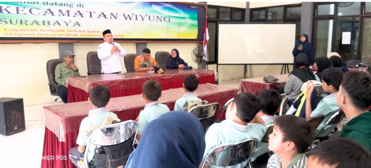 Sinergi Jejak Hijau Pesisir Surabaya, Outing Class Berbasis Literasi Lingkungan
