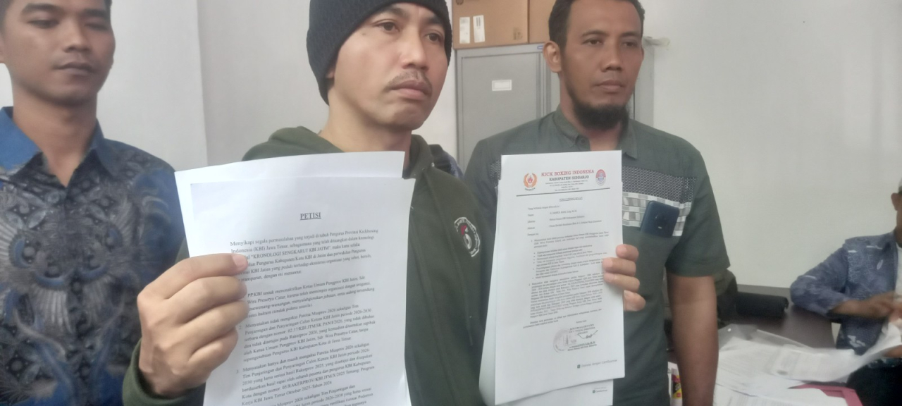 Ketua Pengurus Kabupaten (Pengkab) KBI Bangkalan, Dasuki Rahmat (tengah)