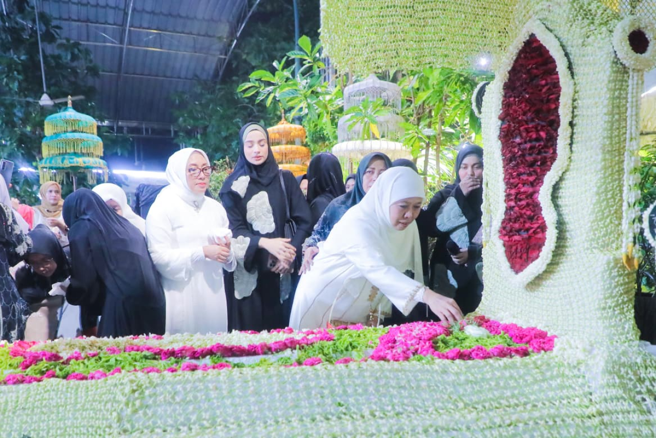 Gubernur Khofifah dan Menteri PPPA Hadiri Haul Agung ke-549 Sunan Ampel Bersama Ribuan Jamaah