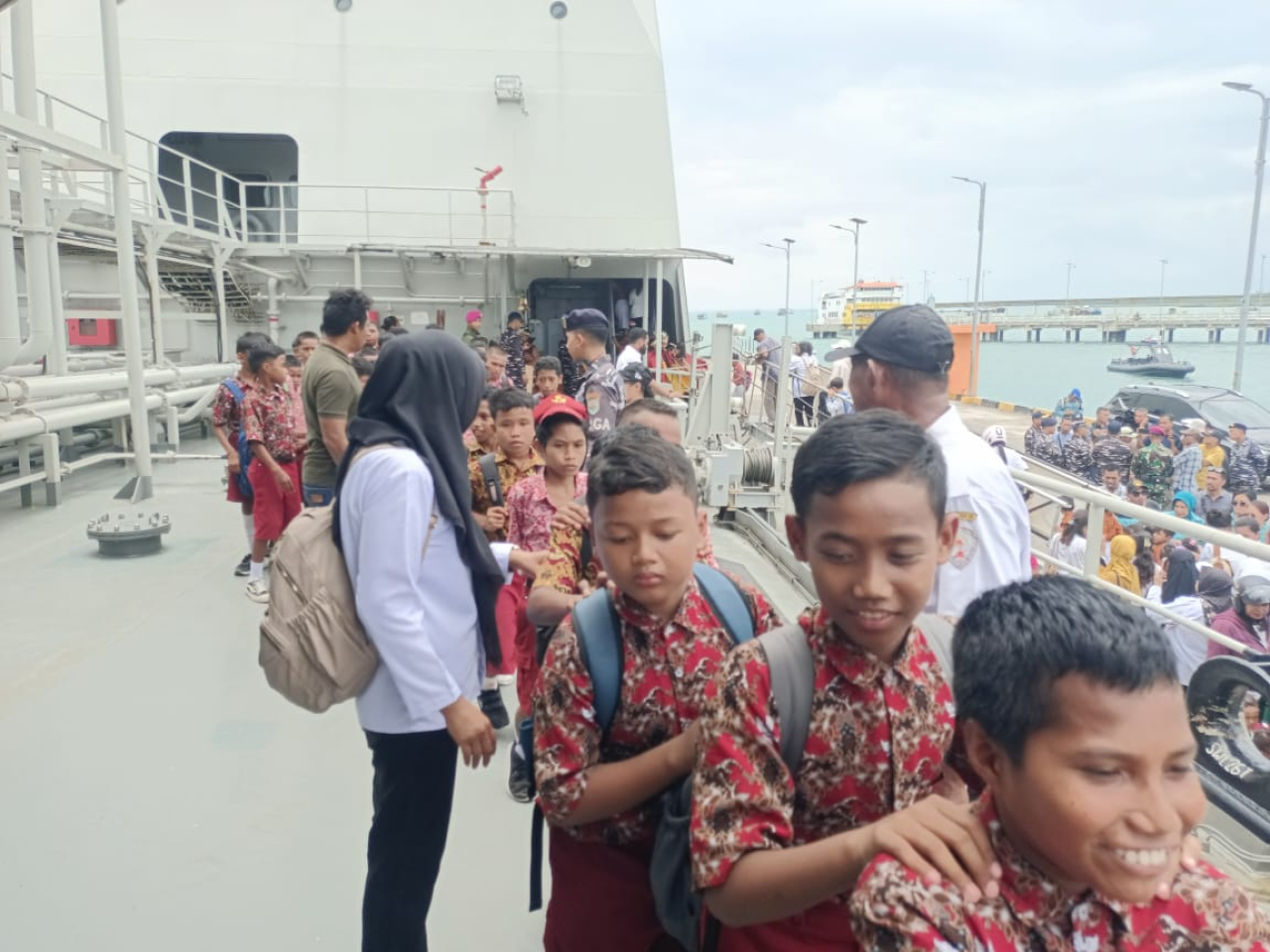 Komandan Lanal Aru Ajak Masyarakat Kepulauan Aru Open Ship di KRI Balongan-908