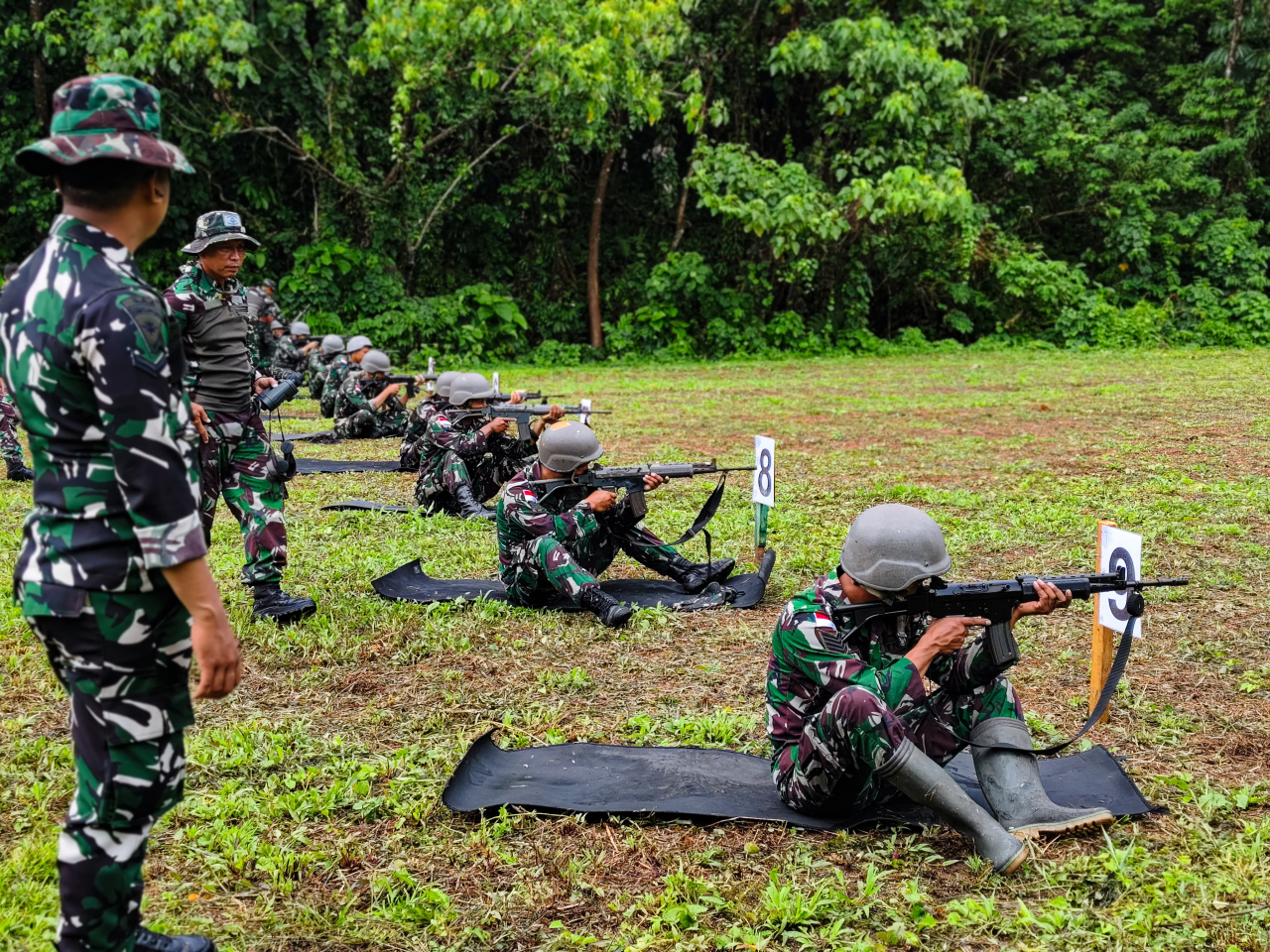 Tingkatkan Naluri dan Kemampuan Tempur, Personel Kodaeral lX Jalani Latihan Menembak Laras Panjang