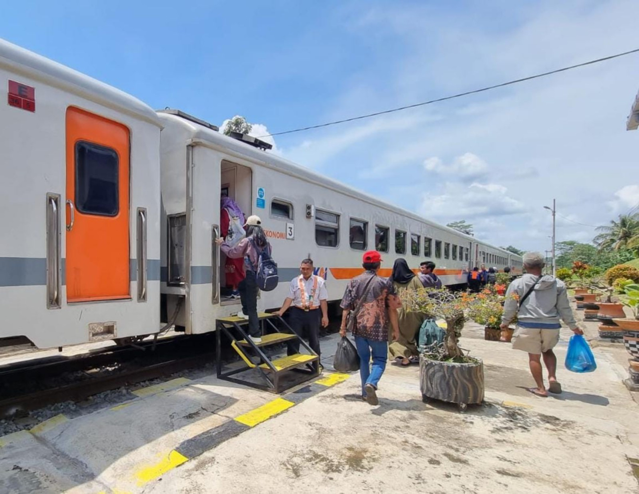 KAI Commuter Catat Rekor Pengguna, Stasiun Kunci Berhasil Urai Kepadatan